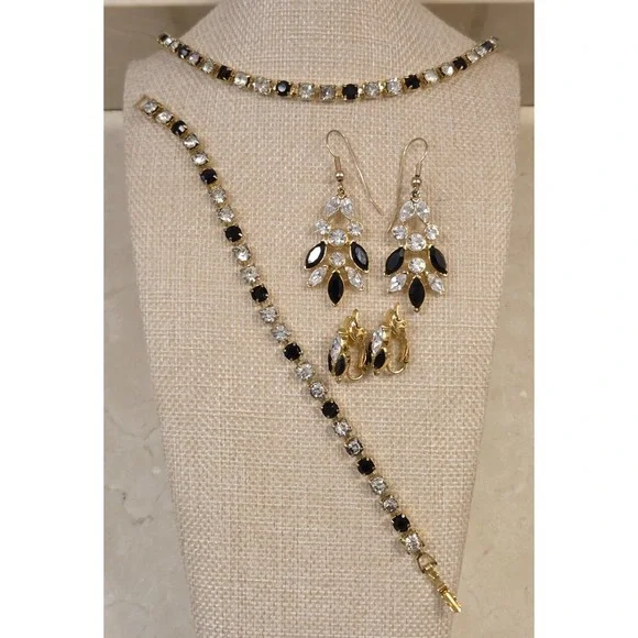 Vintage Trifari Rhinestone Jewelry Set, Choker, Earrings, Bracelet - Signed - Picture 2 of 11